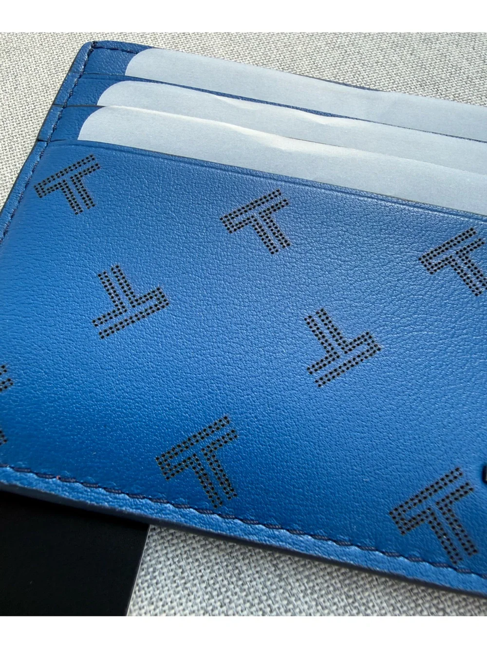 NEW Tumi Embossed LOGO Slim Card Case - 6 slot - Leather Wallet - BRIGHT BLUE